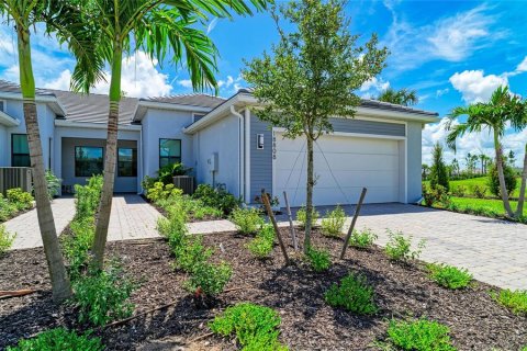 House in Lakewood Ranch, Florida 2 bedrooms, 148.83 sq.m. № 2287264
