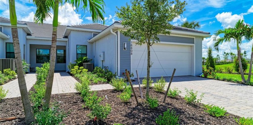 House in Lakewood Ranch, Florida 2 bedrooms, 148.83 sq.m. № 2287264