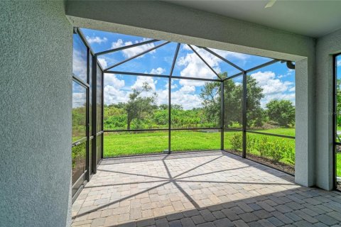 House in Lakewood Ranch, Florida 2 bedrooms, 148.83 sq.m. № 2287264 - photo 2