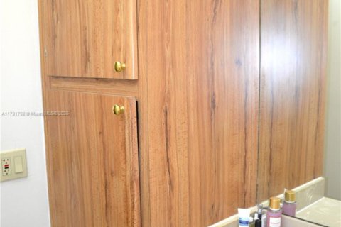 Снять в аренду кондоминиум в Майами, Флорида 1 спальня, 65.5м2, № 1699918 - фото 16