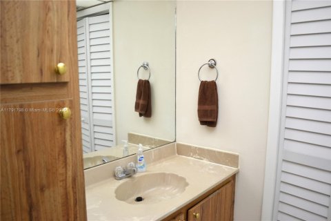 Снять в аренду кондоминиум в Майами, Флорида 1 спальня, 65.5м2, № 1699918 - фото 17