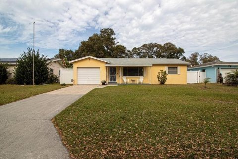 House in Saint Petersburg, Florida 2 bedrooms, 99.03 sq.m. № 2379267