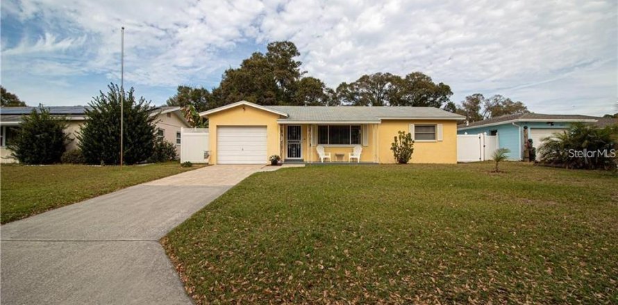 House in Saint Petersburg, Florida 2 bedrooms, 99.03 sq.m. № 2379267