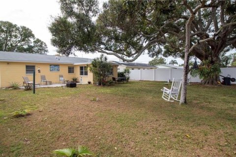 House in Saint Petersburg, Florida 2 bedrooms, 99.03 sq.m. № 2379267 - photo 19