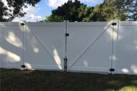 House in Saint Petersburg, Florida 2 bedrooms, 99.03 sq.m. № 2379267 - photo 17