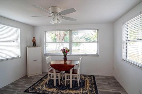 House in Saint Petersburg, Florida 2 bedrooms, 99.03 sq.m. № 2379267 - photo 7