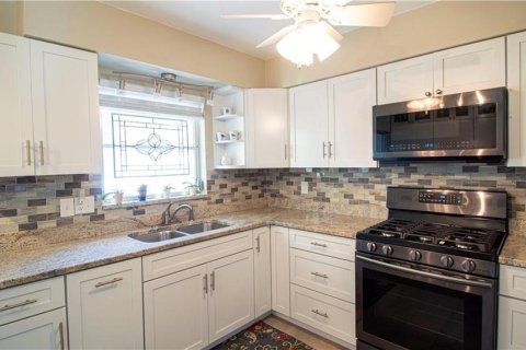 House in Saint Petersburg, Florida 2 bedrooms, 99.03 sq.m. № 2379267 - photo 4