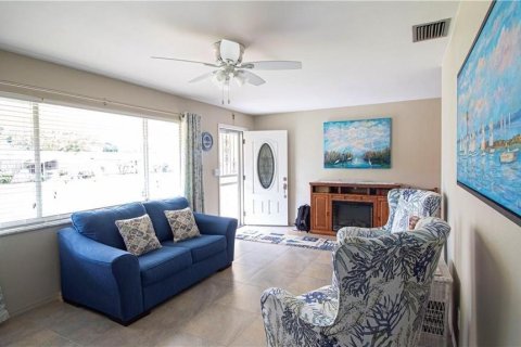 House in Saint Petersburg, Florida 2 bedrooms, 99.03 sq.m. № 2379267 - photo 3