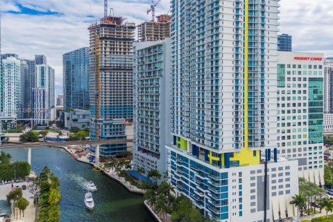Condominio en Miami, Florida, 1 dormitorio  № 2079188