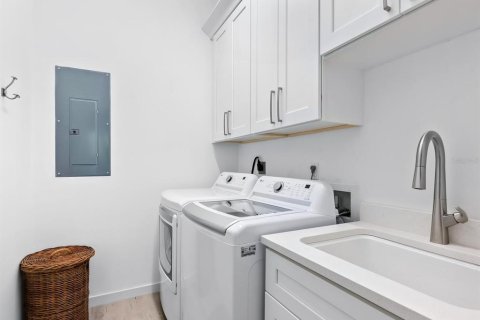 House in Sarasota, Florida 1 bedroom, 139.35 sq.m. № 1733162 - photo 19
