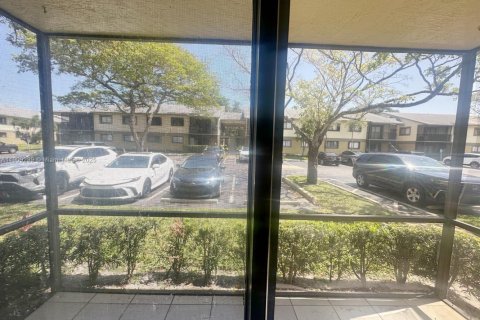 Condo in Deerfield Beach, Florida, 2 bedrooms № 1964900 - photo 15