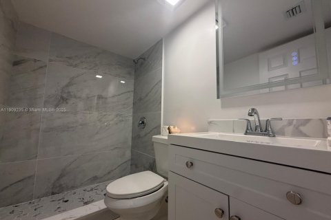 Condo in Deerfield Beach, Florida, 2 bedrooms № 1964900 - photo 11