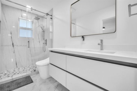 Casa en venta en Miami, Florida, 4 dormitorios, 214.79 m2 № 2058957 - foto 30