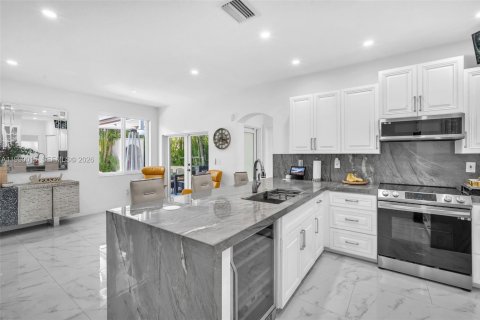 Casa en venta en Miami, Florida, 4 dormitorios, 214.79 m2 № 2058957 - foto 19