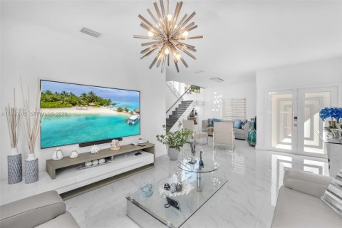 Casa en venta en Miami, Florida, 4 dormitorios, 214.79 m2 № 2058957 - foto 8