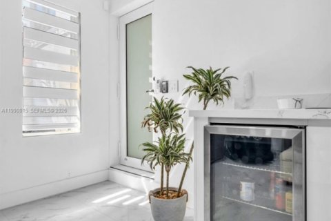 Casa en venta en Miami, Florida, 4 dormitorios, 214.79 m2 № 2058957 - foto 24