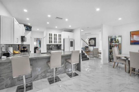Casa en venta en Miami, Florida, 4 dormitorios, 214.79 m2 № 2058957 - foto 18