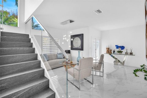 Casa en venta en Miami, Florida, 4 dormitorios, 214.79 m2 № 2058957 - foto 11