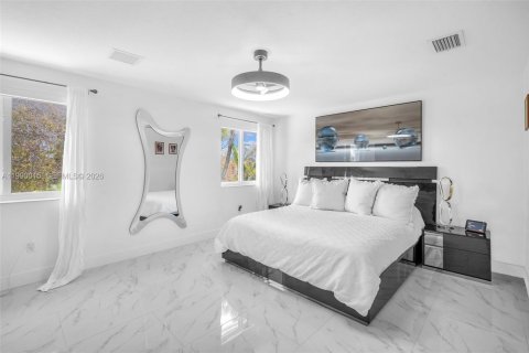 Casa en venta en Miami, Florida, 4 dormitorios, 214.79 m2 № 2058957 - foto 28