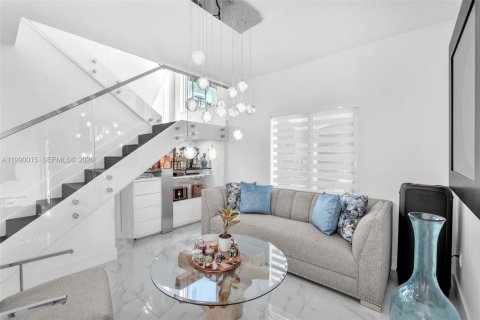 Casa en venta en Miami, Florida, 4 dormitorios, 214.79 m2 № 2058957 - foto 10