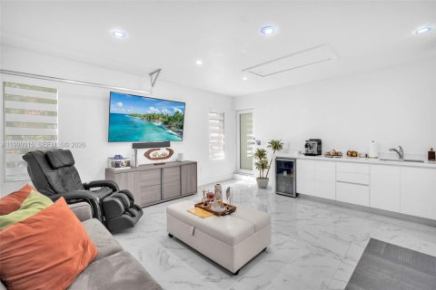 Casa en venta en Miami, Florida, 4 dormitorios, 214.79 m2 № 2058957 - foto 22