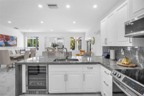 Casa en venta en Miami, Florida, 4 dormitorios, 214.79 m2 № 2058957 - foto 21