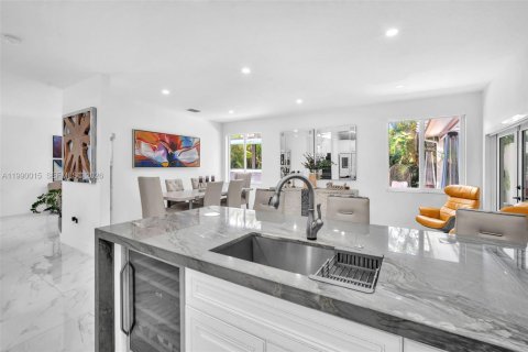 Casa en venta en Miami, Florida, 4 dormitorios, 214.79 m2 № 2058957 - foto 16