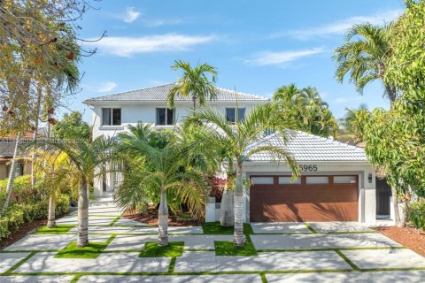 Casa en Miami, Florida 4 dormitorios, 214.79 m2 № 2058957