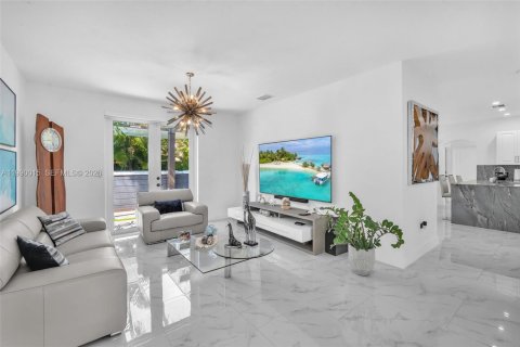 Casa en venta en Miami, Florida, 4 dormitorios, 214.79 m2 № 2058957 - foto 9