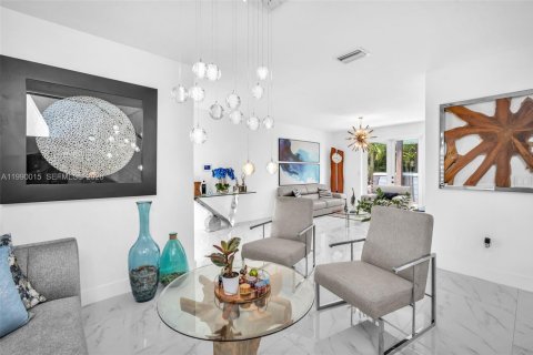 Casa en venta en Miami, Florida, 4 dormitorios, 214.79 m2 № 2058957 - foto 12
