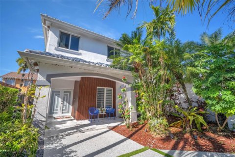 Casa en venta en Miami, Florida, 4 dormitorios, 214.79 m2 № 2058957 - foto 5