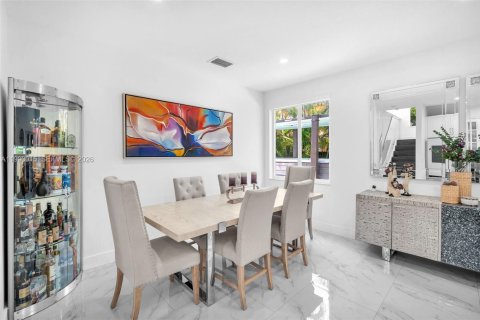 Casa en venta en Miami, Florida, 4 dormitorios, 214.79 m2 № 2058957 - foto 14