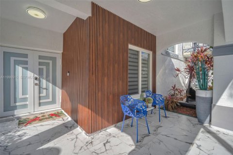 Casa en venta en Miami, Florida, 4 dormitorios, 214.79 m2 № 2058957 - foto 6