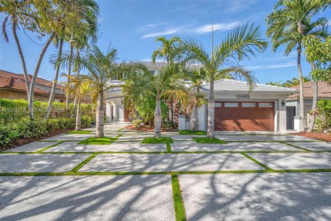 Casa en venta en Miami, Florida, 4 dormitorios, 214.79 m2 № 2058957 - foto 4