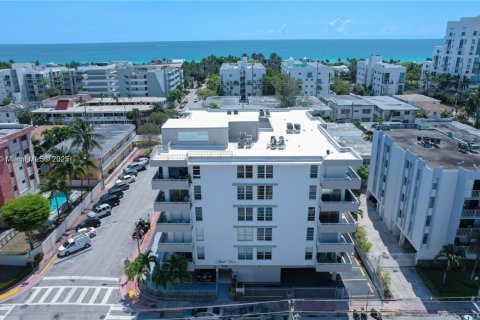 Condo in Miami Beach, Florida, 1 bedroom  № 1889525 - photo 27