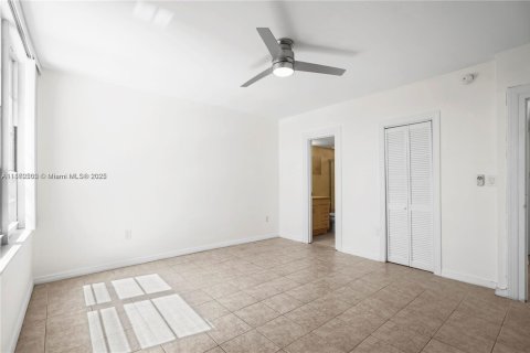 Condo in Miami Beach, Florida, 1 bedroom  № 1889525 - photo 16