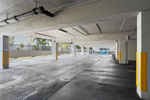 Condo in Miami Beach, Florida, 1 bedroom  № 1889525 - photo 21