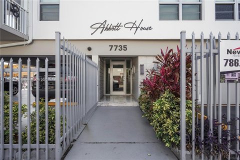 Condo in Miami Beach, Florida, 1 bedroom  № 1889525 - photo 25