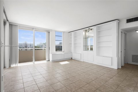 Condo in Miami Beach, Florida, 1 bedroom  № 1889525 - photo 7