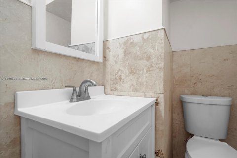 Condo in Miami Beach, Florida, 1 bedroom  № 1889525 - photo 13