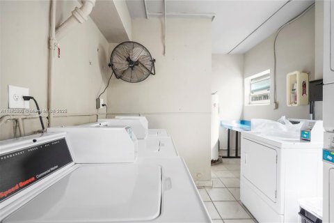 Condo in Miami Beach, Florida, 1 bedroom  № 1889525 - photo 22
