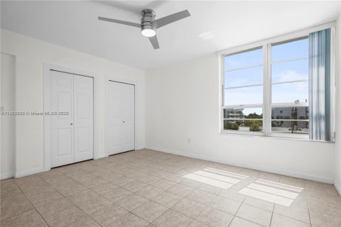 Condo in Miami Beach, Florida, 1 bedroom  № 1889525 - photo 15