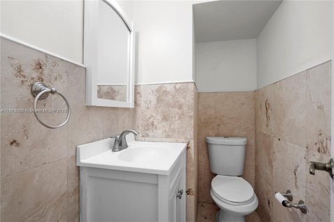 Condo in Miami Beach, Florida, 1 bedroom  № 1889525 - photo 12