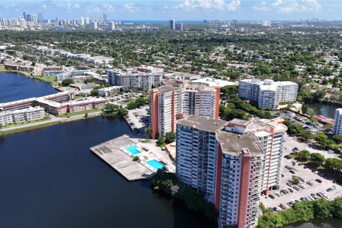 Copropriété à vendre à Miami, Floride: 1 chambre, 79.99 m2 № 1971326 - photo 2