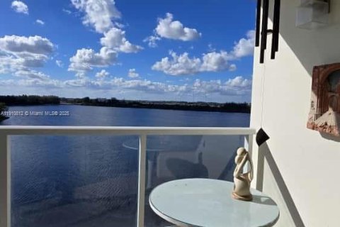 Copropriété à vendre à Miami, Floride: 1 chambre, 79.99 m2 № 1971326 - photo 3