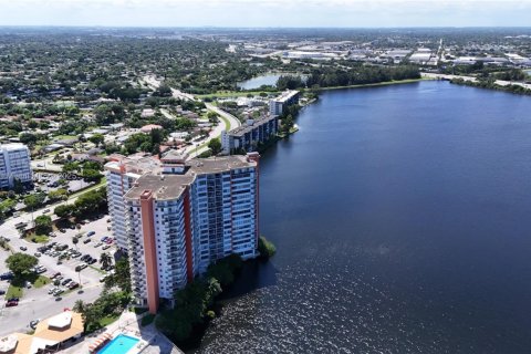 Copropriété à vendre à Miami, Floride: 1 chambre, 79.99 m2 № 1971326 - photo 1