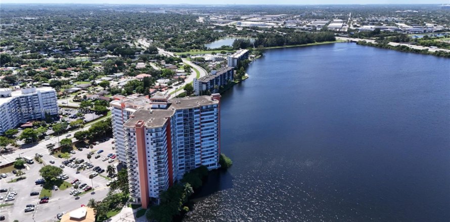 Condo à Miami, Floride, 1 chambre  № 1971326
