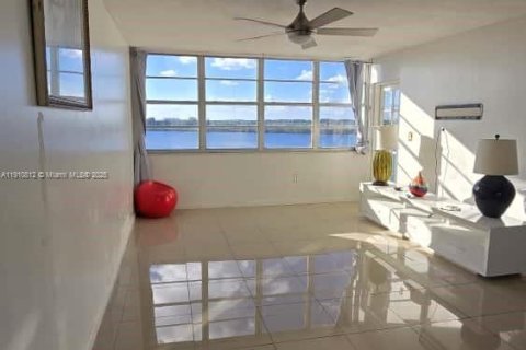 Copropriété à vendre à Miami, Floride: 1 chambre, 79.99 m2 № 1971326 - photo 18