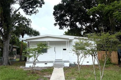 House in Saint Petersburg, Florida 2 bedrooms, 73.58 sq.m. № 2339412