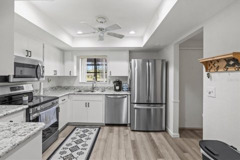 Condo in Bradenton, Florida, 2 bedrooms  № 1718810 - photo 6